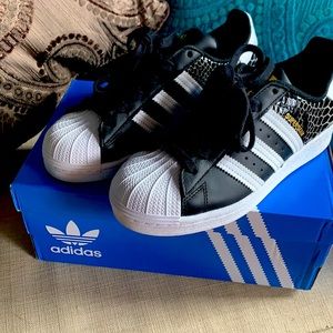 Adidas superstar sneakers black white and gold !♥️